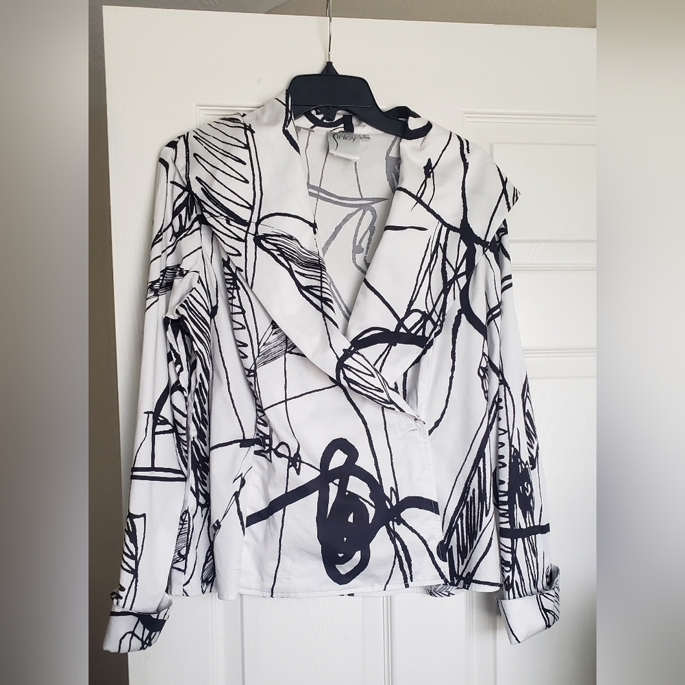 Finley Black and White Wrap Top Blazer L